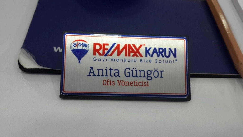 Yaka İsimliği Gümüş Renkli